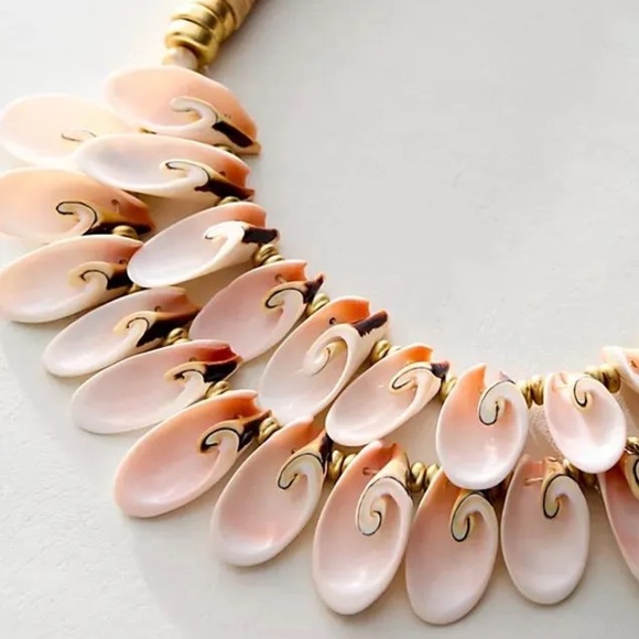 FREE PEOPLE Two Strangers Necklace 2-Layered Shell Necklace - Picture 2 of 4